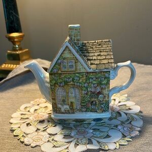 Charming Cottage James Sadler Wisteria teapot 🫖